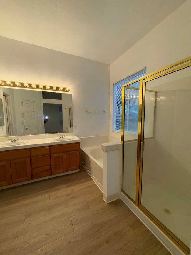 Building Photo - Ready For YOU!