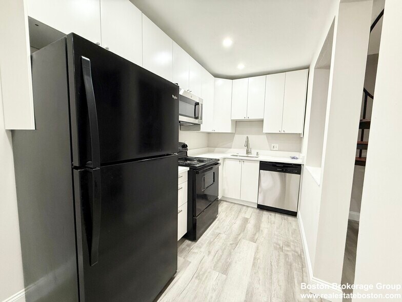 Building Photo - 15 Ruggles St
