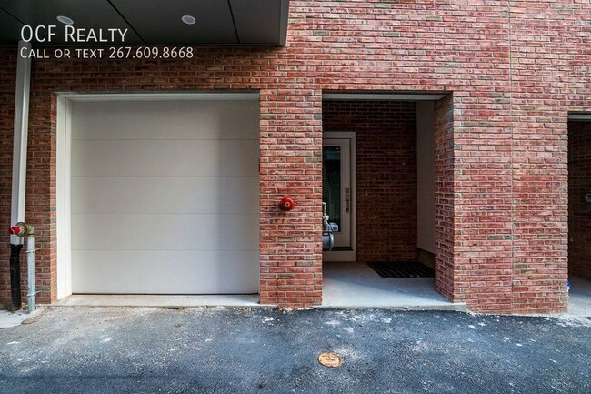 Building Photo - 3 Bed Pennsport Townhome