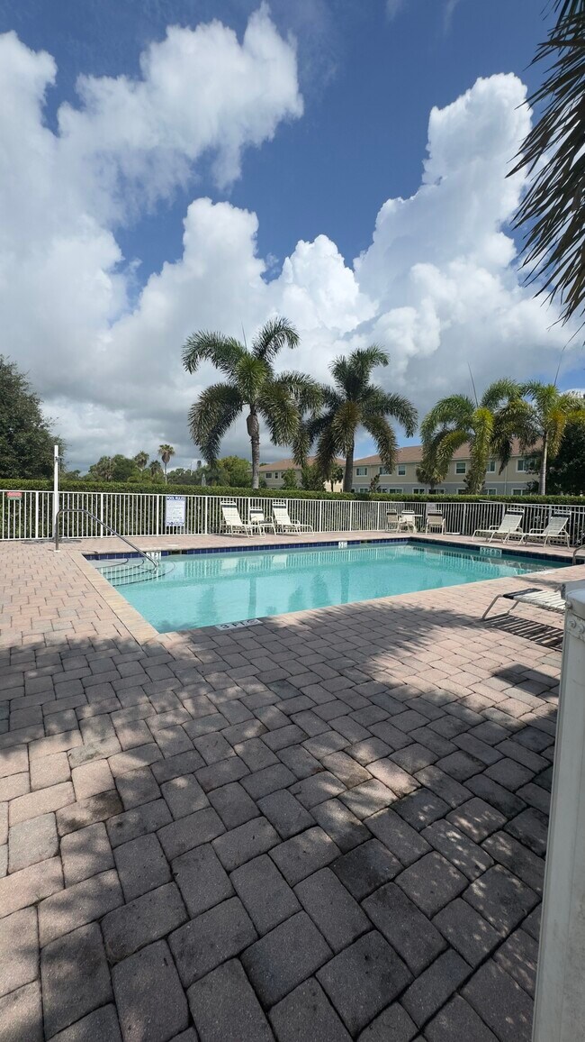Building Photo - 6296 SE Portofino Cir