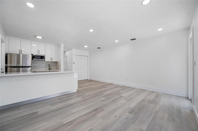 Building Photo - 2641 SW 29th Ct