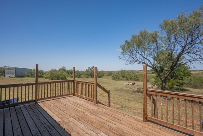 Building Photo - Country home for Lease!