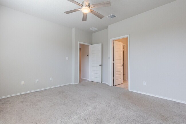 Building Photo - 10110 Jardin Verde