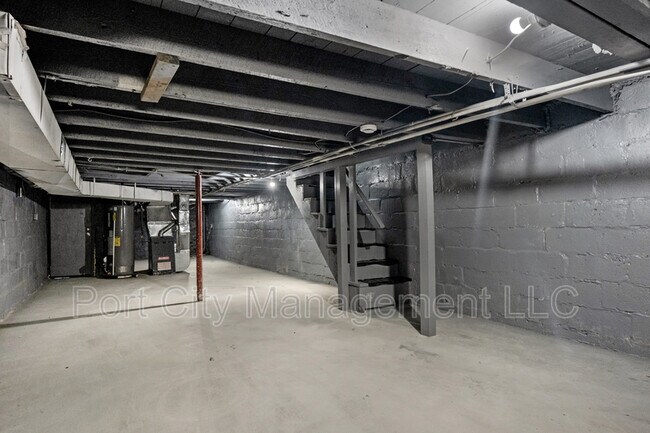 Building Photo - 1416 N Milton Ave