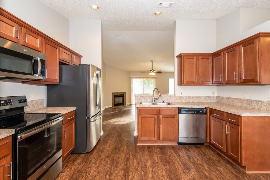 Building Photo - 11533 Twin Oaks Trail