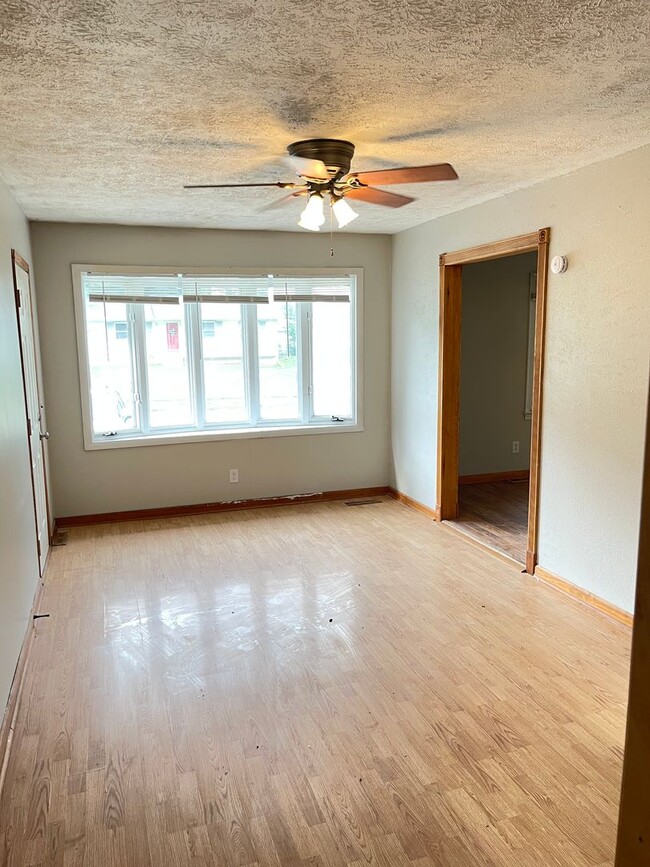 Building Photo - 10909 Leavenworth St
