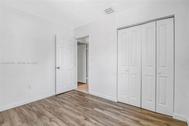Building Photo - 9841 Dominican Dr