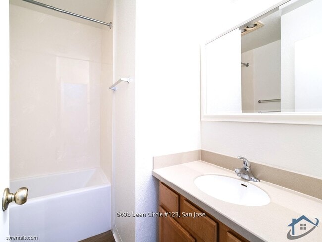 Building Photo - 5493 Sean Cir