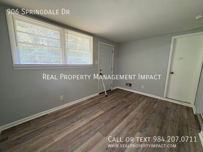 Building Photo - 906 Springdale Dr