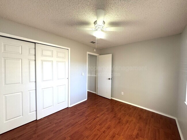 Building Photo - 820 Sutter Loop