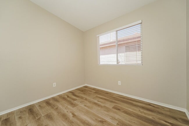 Building Photo - 4833 River Splash Ave