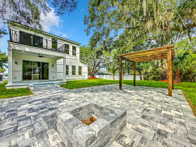 Building Photo - 5395 Heckscher Dr