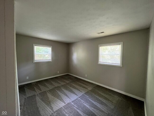 Building Photo - 3831 Bennett Dr