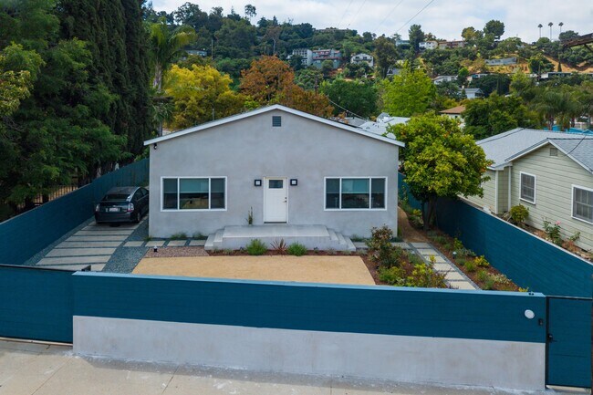 Building Photo - 1460 Yosemite Dr