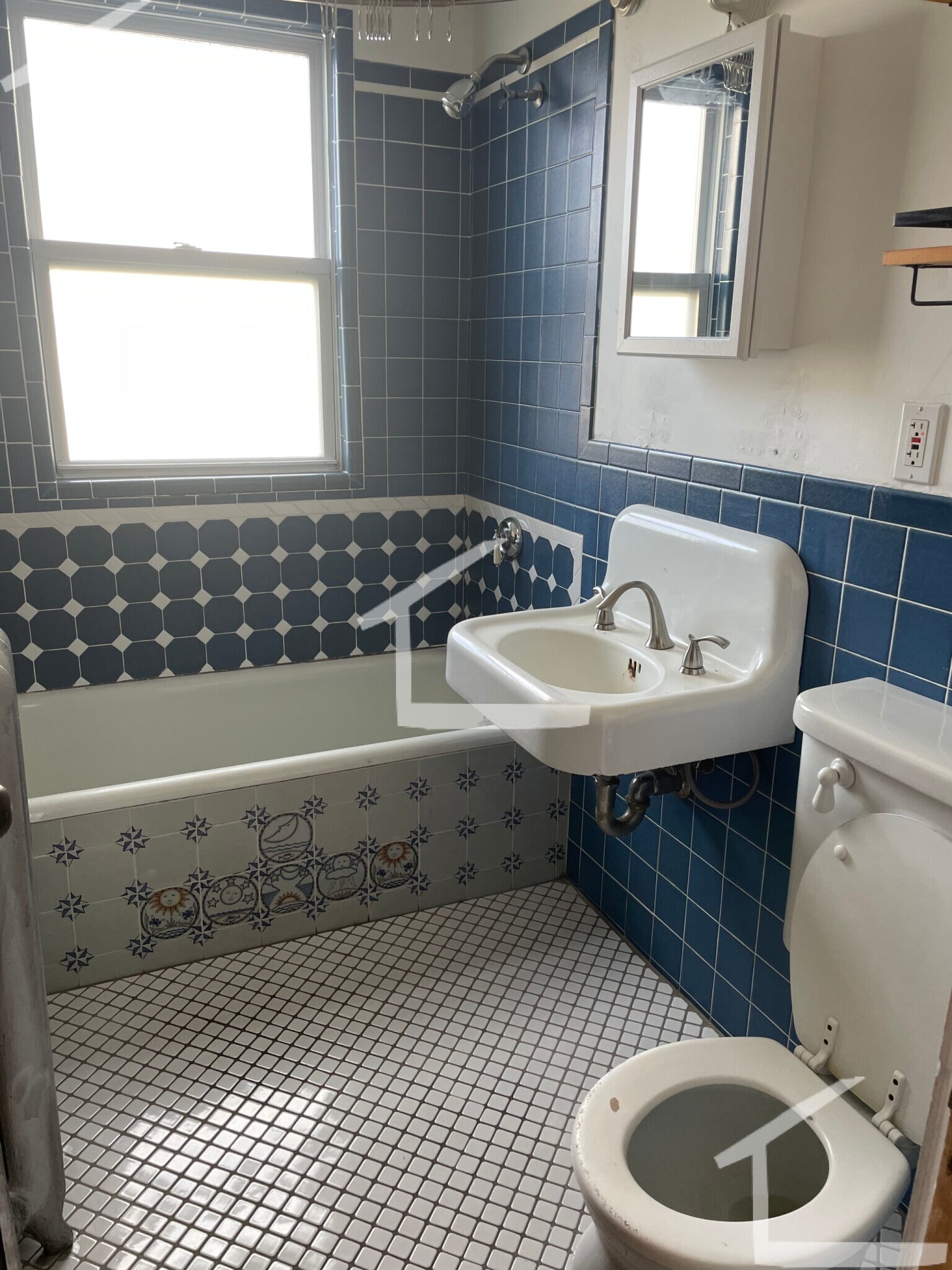 Building Photo - 50 Larch St