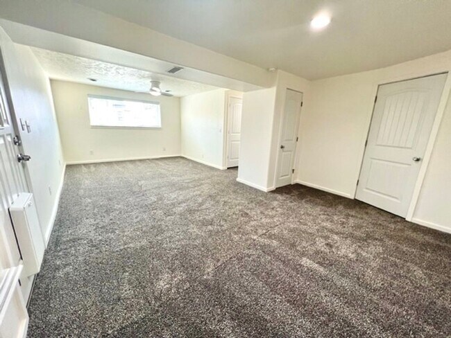 Building Photo - 4 Bedroom 2 Bath Home Boise North End