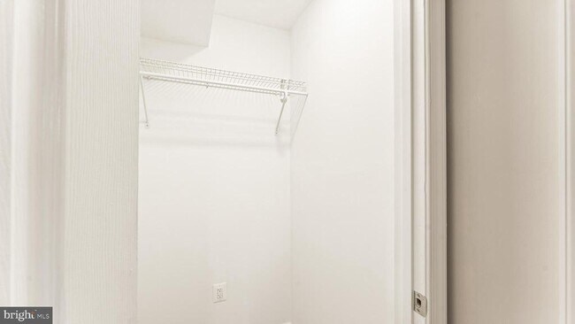 Building Photo - 12168 Springwoods Dr