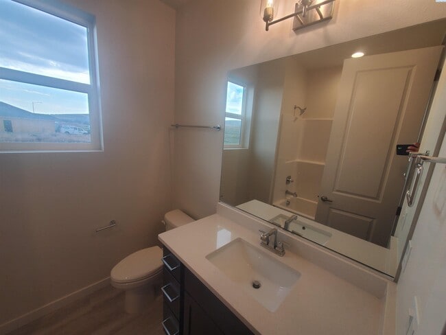 Building Photo - Brand New South Orchard Subdivision Rental
