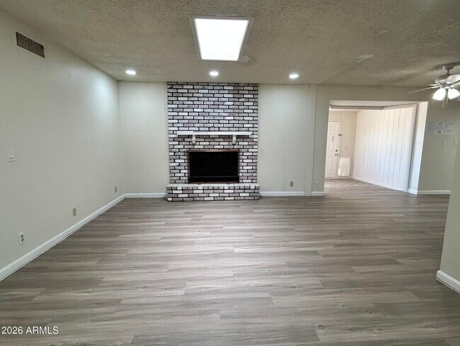 Building Photo - 711 N Oracle Cir