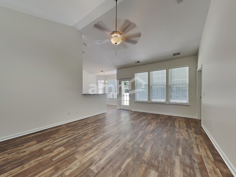 Building Photo - 8 Prominence Point