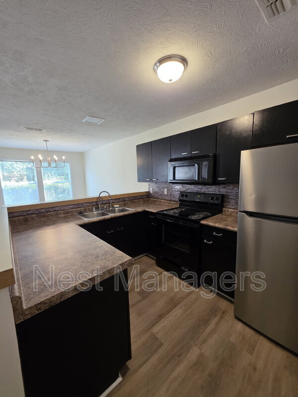 Building Photo - 6780 Willowbrook Dr