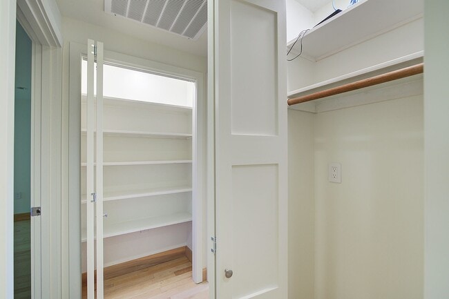 Building Photo - 3bd/2ba Mercer Island Home