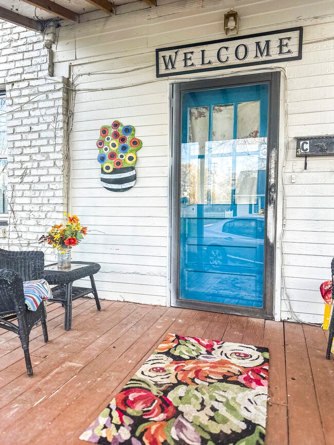 Building Photo - 210 Thurston Ave