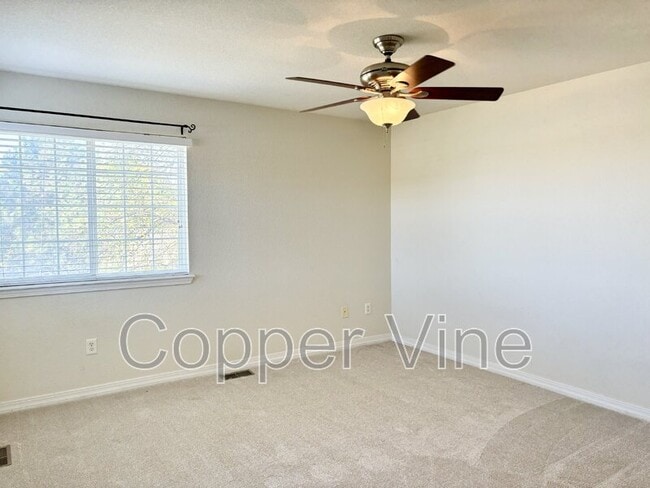 Building Photo - 930 Button Rock Dr