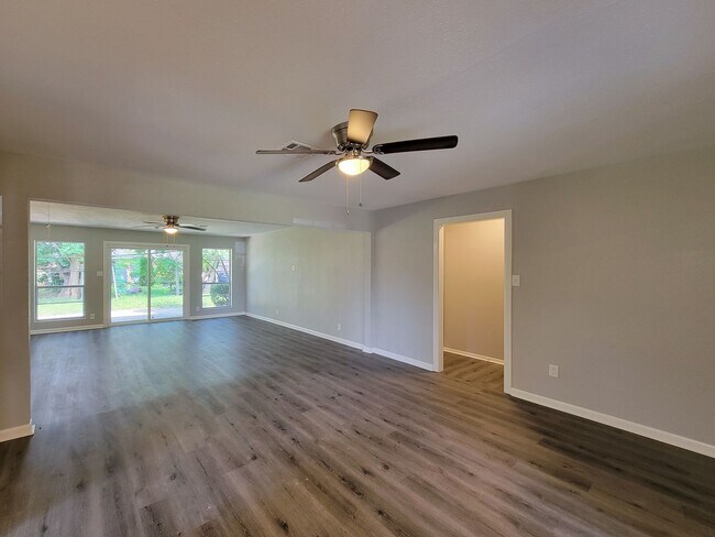 Building Photo - 3919 Hickok Ln