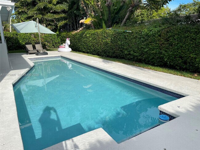 Building Photo - 1420 Baracoa Ave