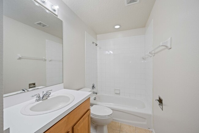 Building Photo - Delightful 2BR, Den /2.5BA Townhouse (Townhomes at Lighthouse Cove)