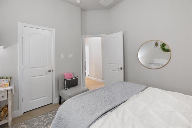 Building Photo - 19 Cohasset Pl
