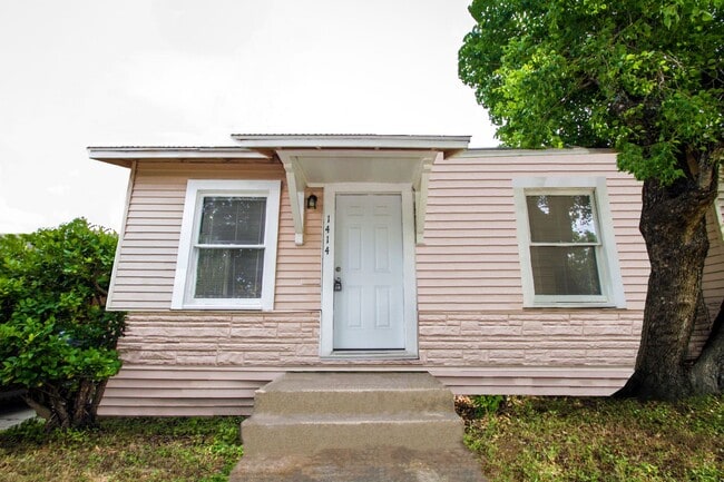 Building Photo - Spacious Cozy Home in Eastlawn