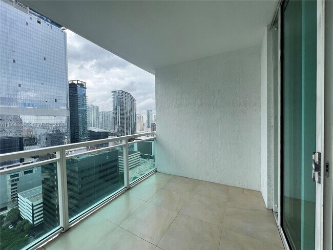 Building Photo - 950 Brickell Bay Dr