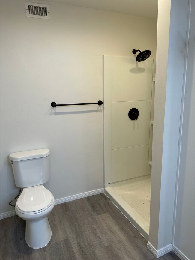 Building Photo - 4 Bed 3 Bath in Del Cerro