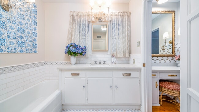 Building Photo - Burbank Wonder Years house