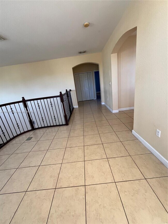 Building Photo - 9140 SW 153rd Ave