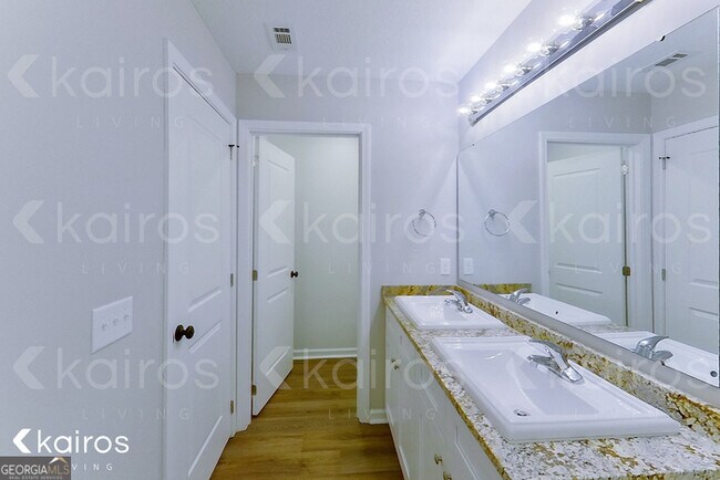 Building Photo - 15 Bungalow Cir