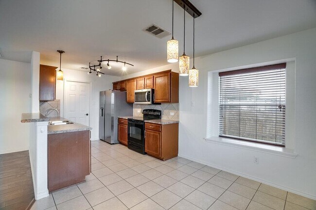 Building Photo - 1206 Hensley Dr