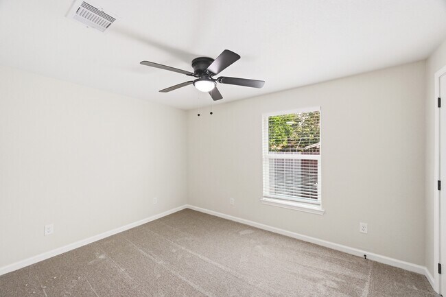 Building Photo - 7946 Fowlie St