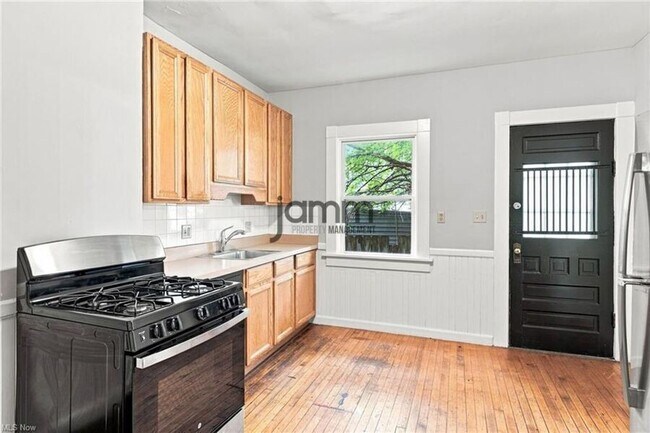 Building Photo - 1303 Castle Ave