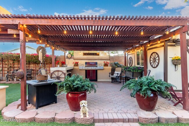 Building Photo - 10853 W Manzanita Dr