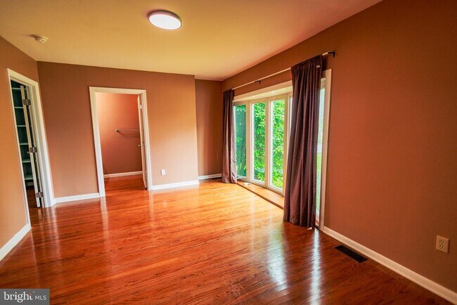 Building Photo - 300 MacClelland Ave