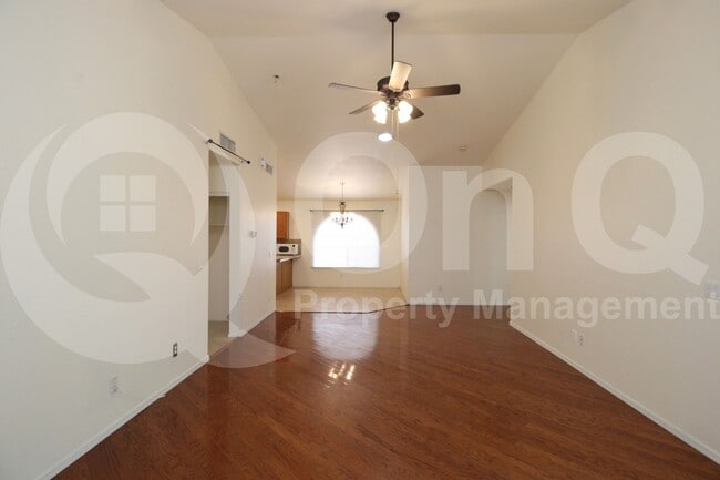 Building Photo - 1140 S Cholla St