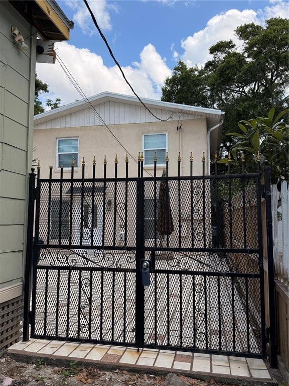 Building Photo - 1212 E Columbus Dr