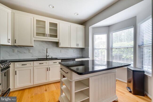 Building Photo - 20780 Dockside Terrace