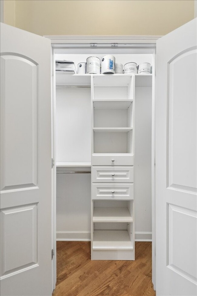 Building Photo - 450 E Waterside Dr