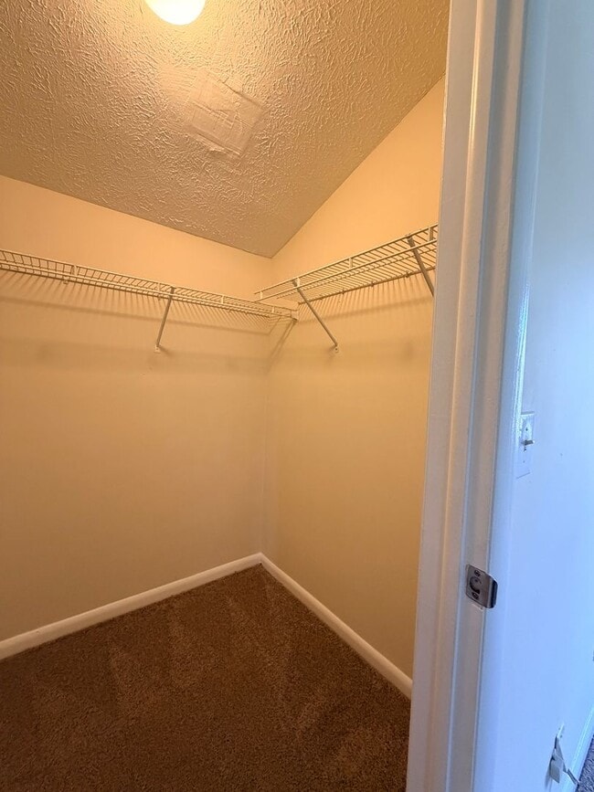 Building Photo - 3 bedroom 2 bath 1 Car Garage Single Family Home