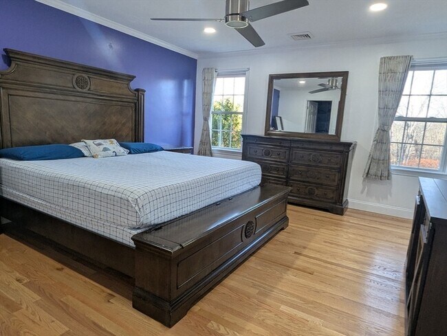 Building Photo - 1284 County St