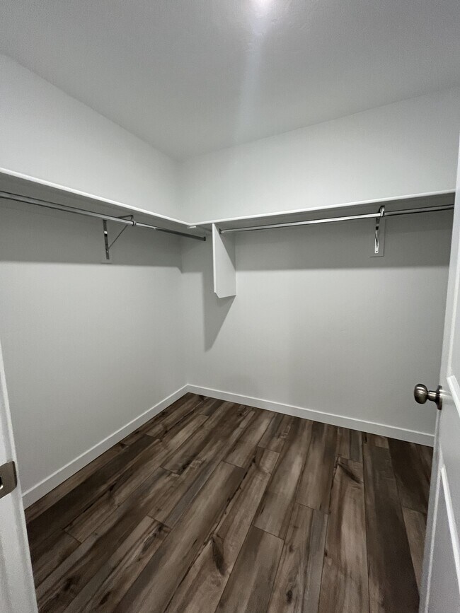 Building Photo - 307 Avalena Ave